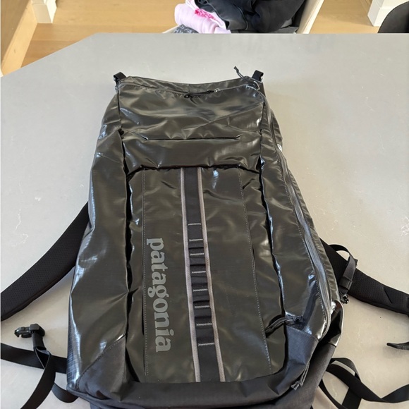 Patagonia Glossy Black Backpack - Picture 5 of 5